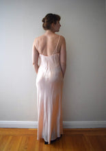 Load image into Gallery viewer, 1940s bias cut satin nightgown . vintage slip . size small to m/l