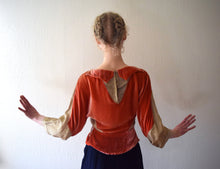 Load image into Gallery viewer, 1930s silk velvet and gold lamé blouse . size xs to small