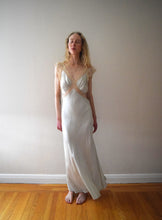 Load image into Gallery viewer, 1940s silk satin and lace bias cut gown . size xs to s/m