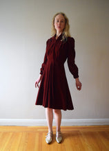 Load image into Gallery viewer, 1930s 1940s striped FOGA velvet dress . size small to s/m