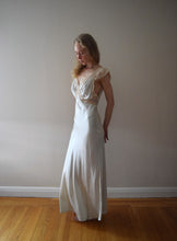 Load image into Gallery viewer, 1940s silk satin and lace bias cut gown . size xs to s/m