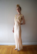 Load image into Gallery viewer, 1930s bias cut silk slip . vintage 30s gown . size small to medium