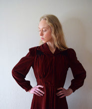 Load image into Gallery viewer, 1930s 1940s striped FOGA velvet dress . size small to s/m