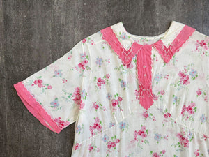 1930s floral print dress . pink and white dress . size large to xl