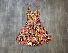 Load image into Gallery viewer, 1950s Hawaiian dress . brown floral print dress . size small