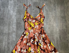 Load image into Gallery viewer, 1950s Hawaiian dress . brown floral print dress . size small