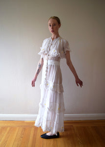 Antique Edwardian 1910s embroidered dress . size xs to small