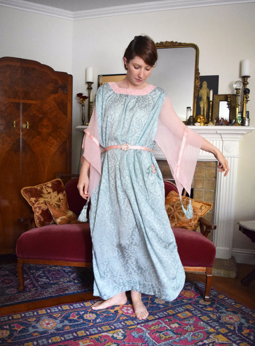 1910s 1920s dressing gown . silk boudoir peignoir robe . flexible size