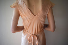 Load image into Gallery viewer, 1930s 1940s silk satin slip dress . bias cut slip . size xs to small