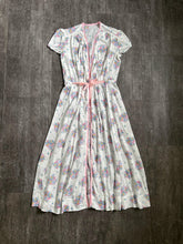 Load image into Gallery viewer, 1930s dressing gown . 30s novelty print dress . size xs to medium